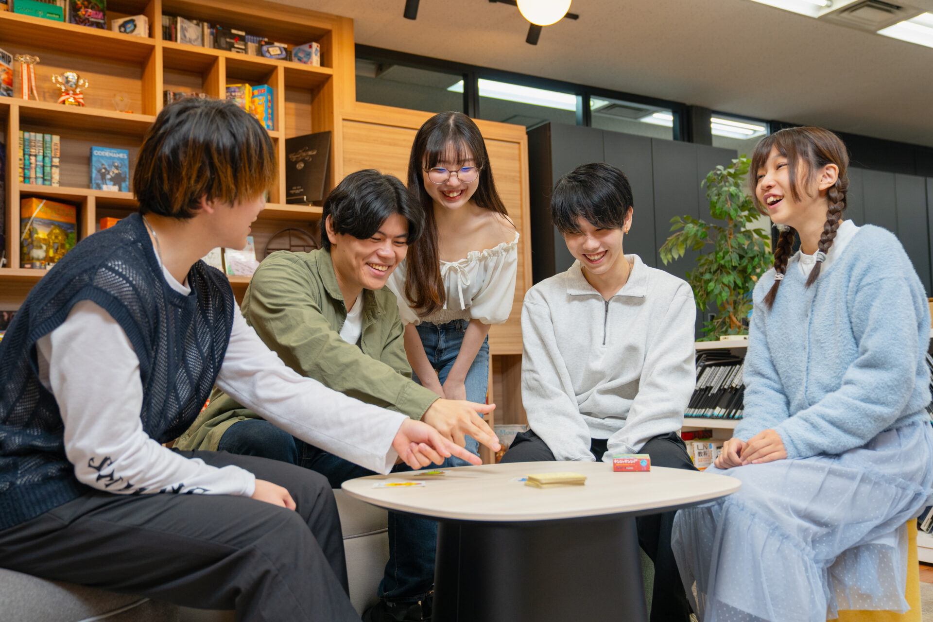 皆でゲーム!チーム戦で大乱闘プレイ!早速友達が出来ちゃう予感♪